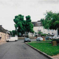 La cour du CTM, goudronnée en 1980 © Trappes, A.Lecam, 2006 